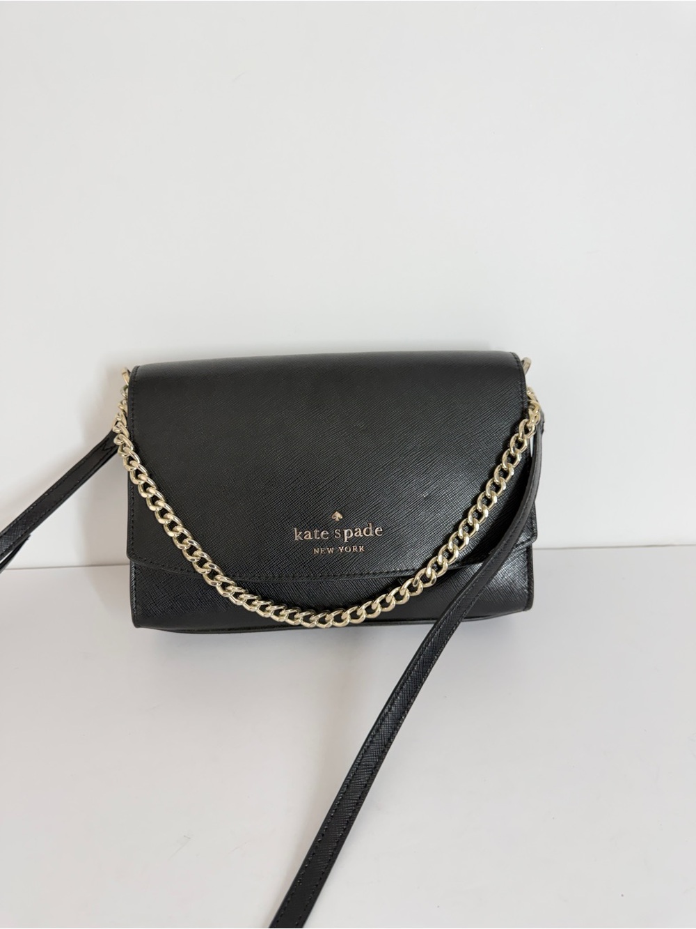 Kate Spade Womens Carson Saffiano Leather Flap Crossbody Bag Black Casual Chic
